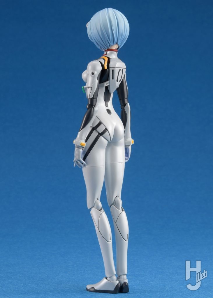 綾波レイのプラモデルの全身画像その2