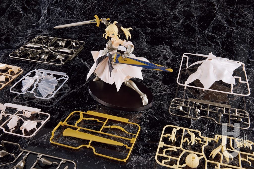 セイバー・リリィ~全て遠き理想郷(アヴァロン)~の塗装した完成見本とランナーの画像