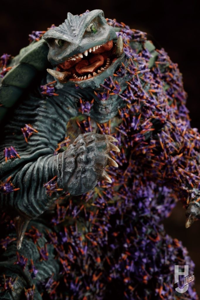 ソルジャーレギオンVSガメラの頭部のアップ画像