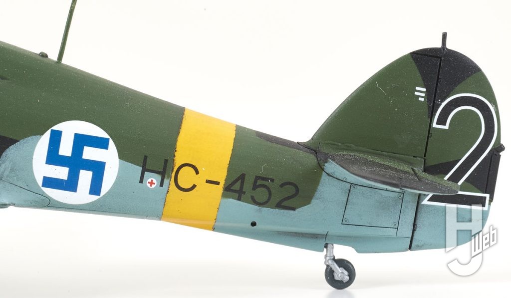 尾翼　アップ
マーキングはフィンランド空軍2種の他、ルーマニア空軍2種の計4種をセット