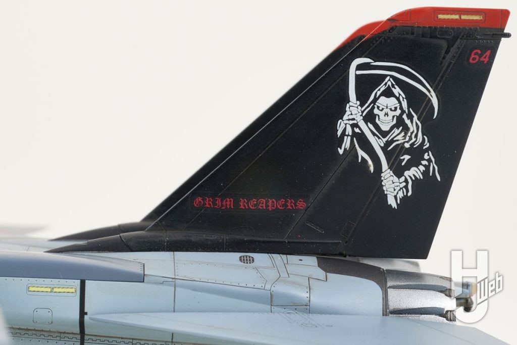 F-14Dトムキャットの黒い垂直尾翼