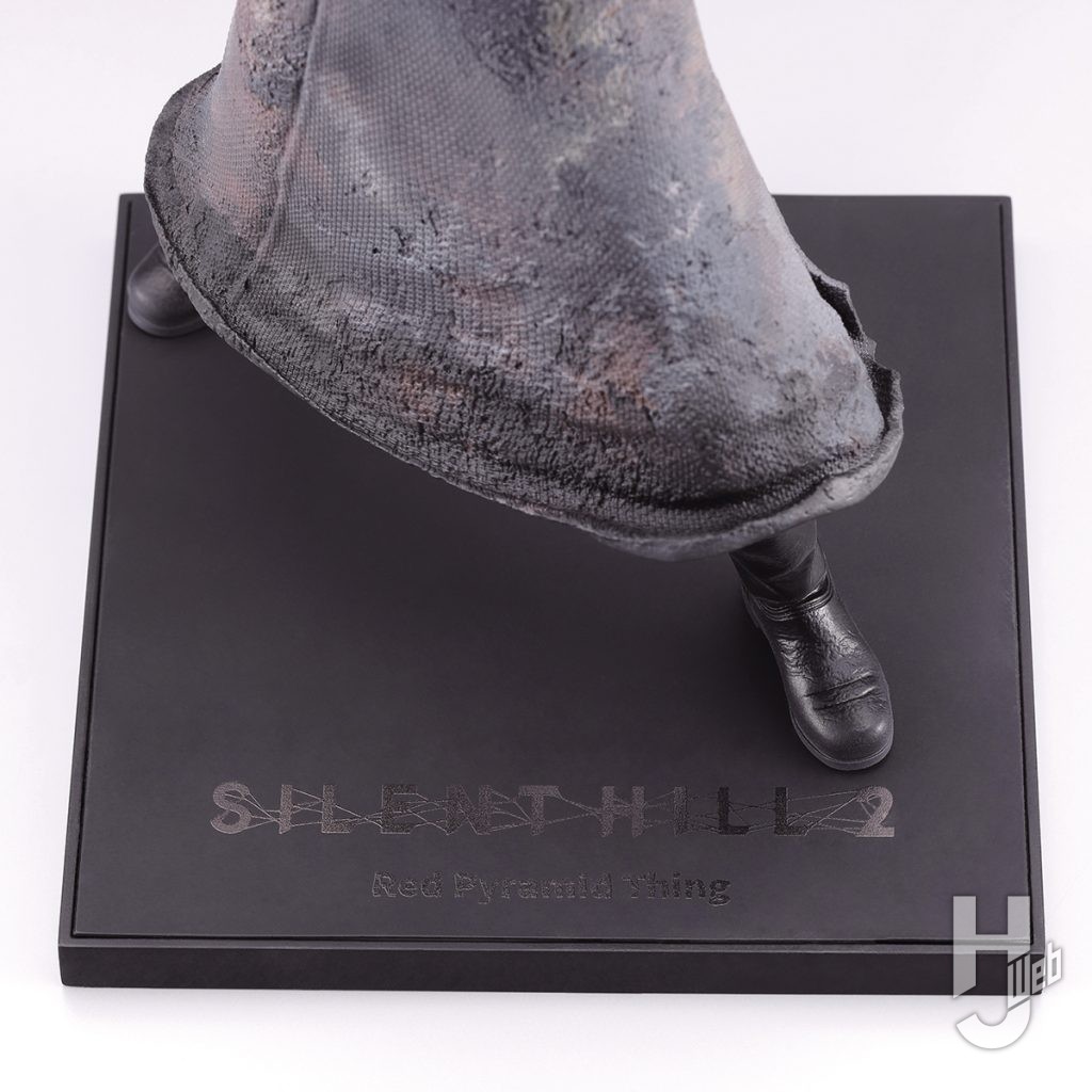 レッドピラミッドシングのフィギュアのアップ画像