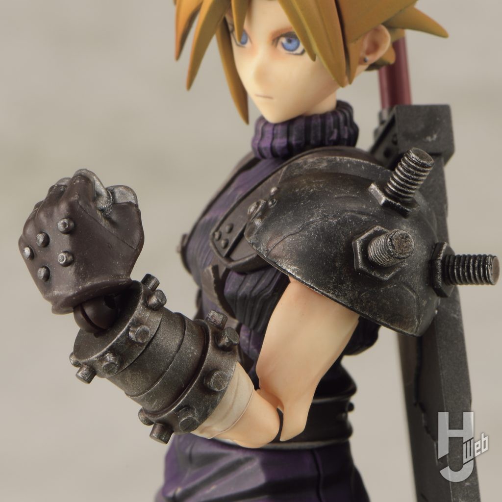 クラウド・ストライフのプラモデルのアップ画像その2