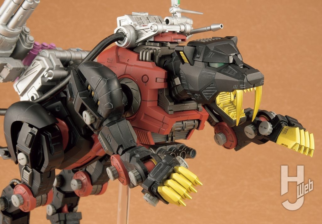 小澤京介製作「セイバータイガー-シュバルツスペシャル」アクションベース使用