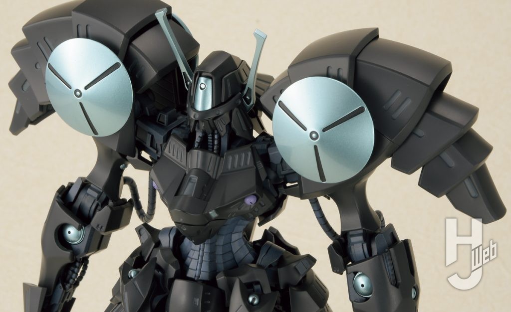 なつきハマーンカーン製作「バッシュ・ザ・ブラックナイト」肩装甲アップ