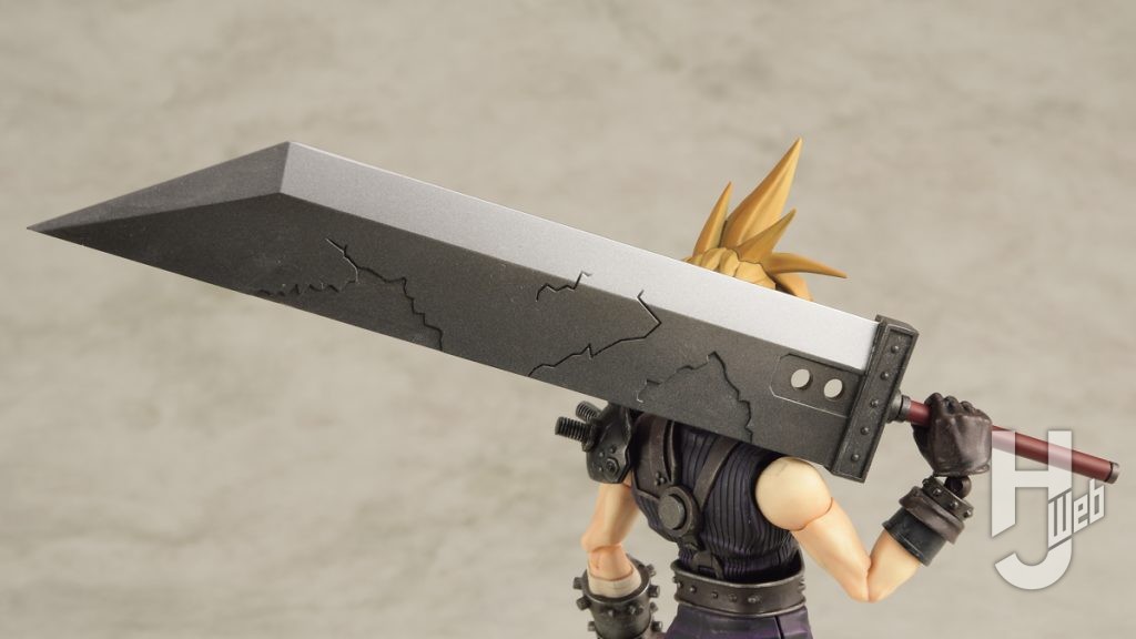 クラウド・ストライフのプラモデルのバスターソードの画像