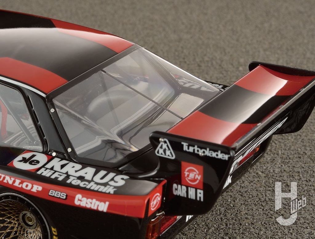 二重になったリアウィンドウとリアウィング