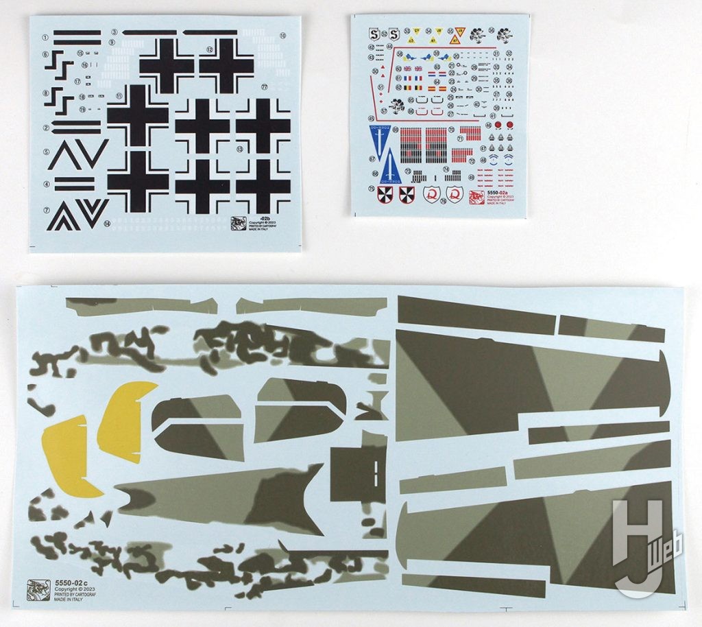 付属デカールは2機分