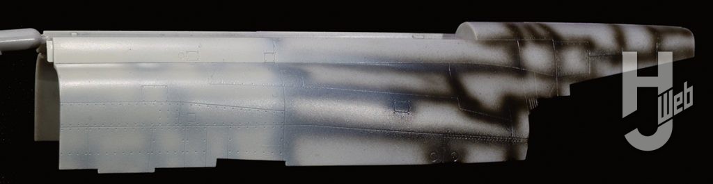 F-4E（Late）パネルライン黒サーフェイサー塗布
