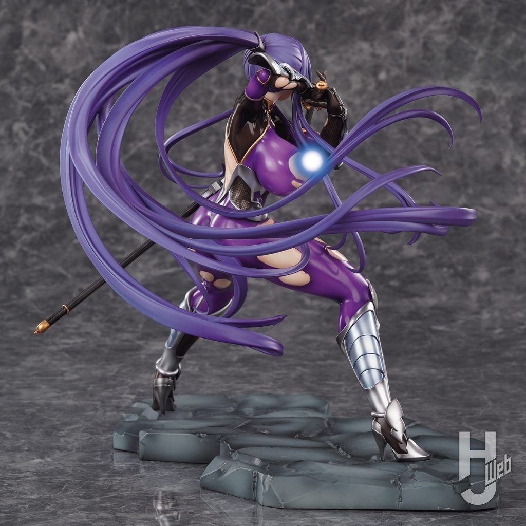 秋山凜子のフィギュアの後ろ姿の全体画像