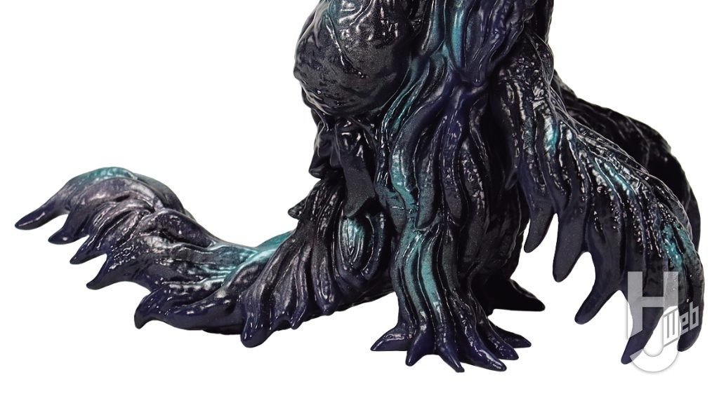 ヘドラのソフビフィギュアの足元のアップ画像