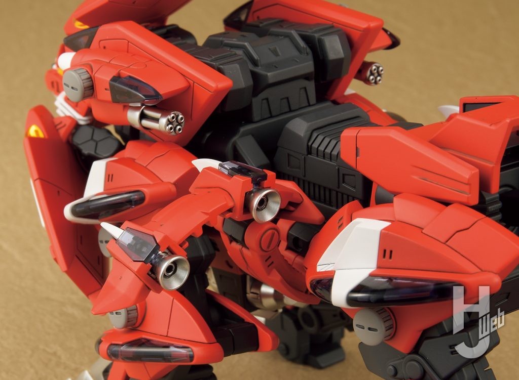 坂井晃製作「トリニティライガー」腹部ブースターアップ