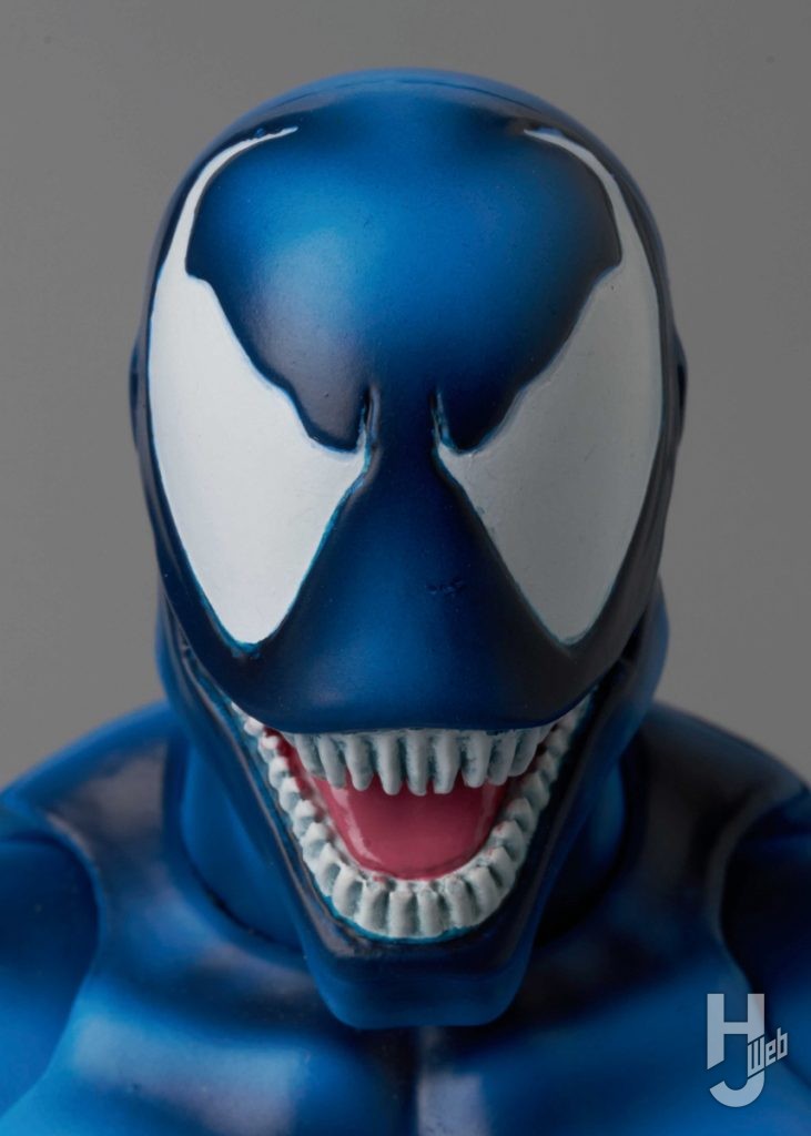 ヴェノムの可動フィギュアの表情のアップ画像その2