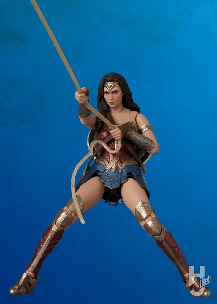 ワンダーウーマンの可動フィギュアの全体画像