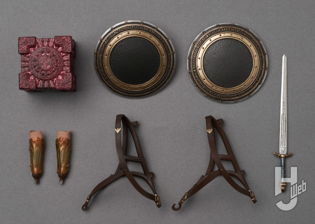 ワンダーウーマンの可動フィギュアの付属品の画像その1