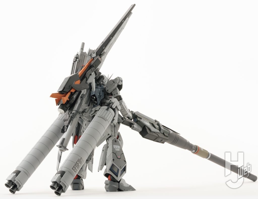 NAOKI製作「νガンダム-Ver.NAOKI」フル装備リア