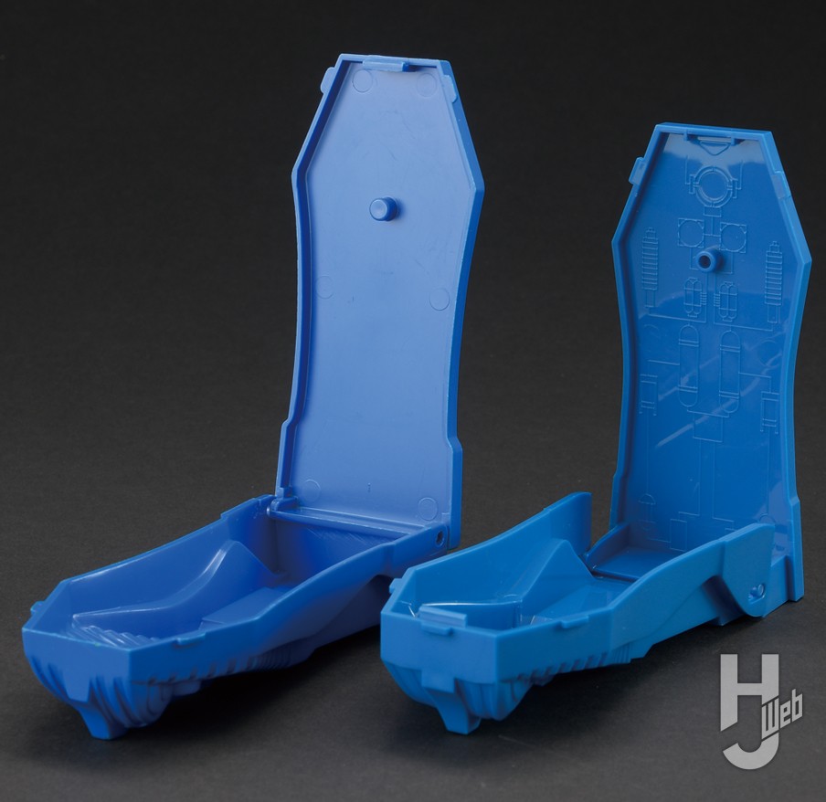 「LEGACYSOUL-ミクロマン-コマンド2号4体セット」M-161Lカプセルと原点カプセル比較開状態