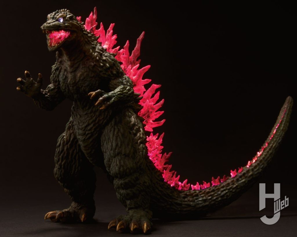 ゴジラ(1999)単体の全身 前
クリアー成型の背ビレパーツを利用した電飾版