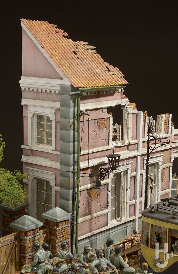 30年前に購入した石膏製の建物を修復したもの 前