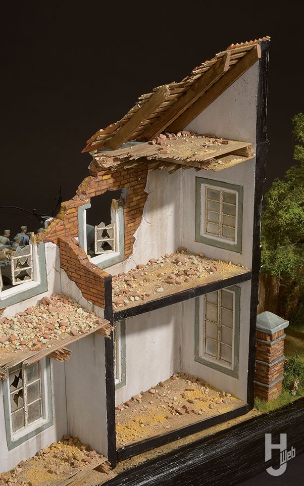 30年前に購入した石膏製の建物を修復したもの 後ろ