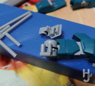 セイラマスオ製作「FULL MECHANICS カラミティガンダム」製作過程：肩関節にメスを入れる5