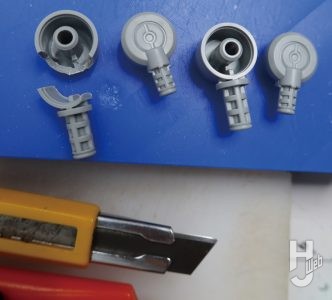 セイラマスオ製作「FULL MECHANICS カラミティガンダム」製作過程：股関節幅を変更する3