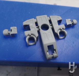 セイラマスオ製作「FULL MECHANICS カラミティガンダム」製作過程：フロントアーマー、サイドアーマーの延長2