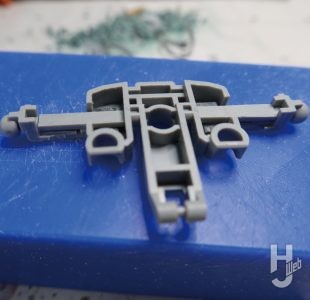 セイラマスオ製作「FULL MECHANICS カラミティガンダム」製作過程：フロントアーマー、サイドアーマーの延長4