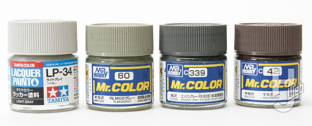 タミヤのライトグレイ、Mr.カラーのRLM02グレー、エンジングレー、マホガニー