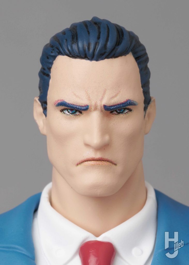 クラーク・ケントの可動フィギュアの表情のアップ画像その2