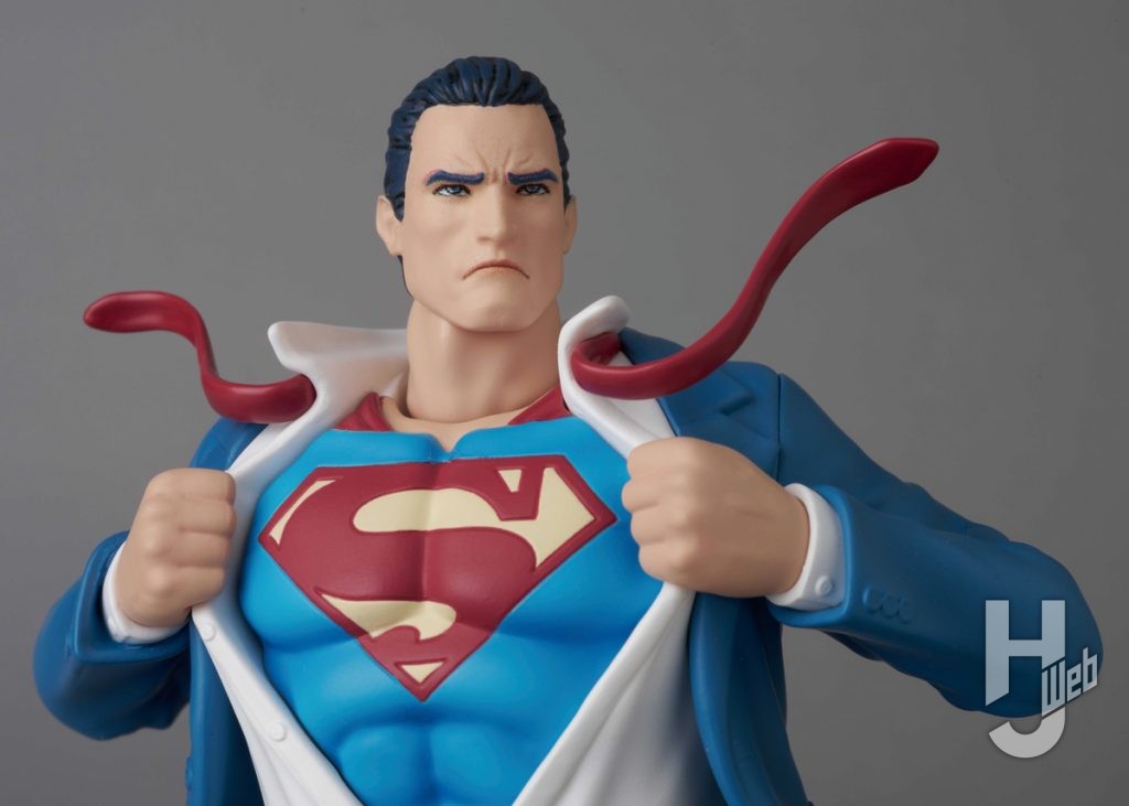 クラーク・ケントの可動フィギュアのアップ画像その2