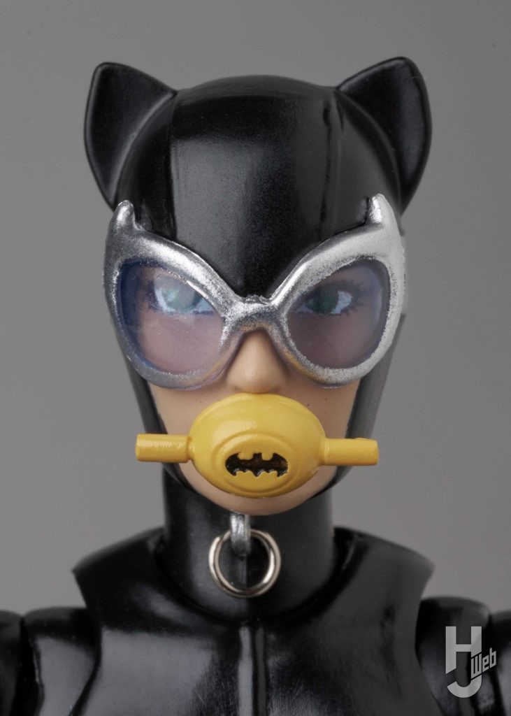 キャットウーマンの可動フィギュアのアップ画像