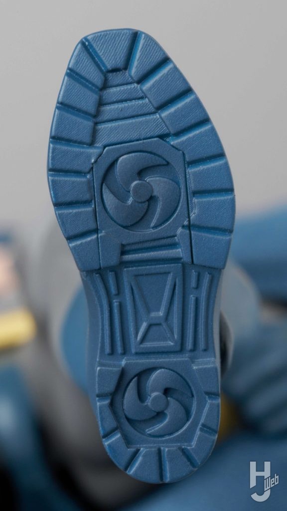 ブルース・ウェインの可動フィギュアの足底の画像