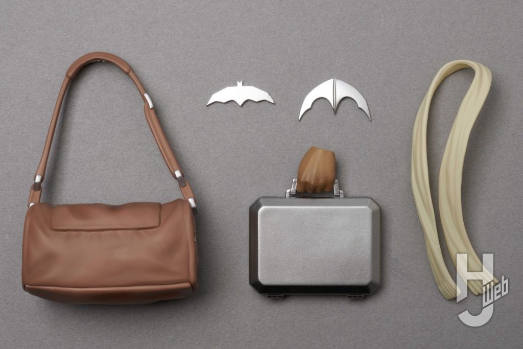 ブルース・ウェインの可動フィギュアの付属品一覧の画像