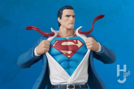『バットマン：ハッシュ』スーパーマンの普段の姿である「クラーク・ケント」をコミックのイメージそのままに立体化！付属パーツで変身シークエンスの再現が可能【MAFEX最新情報】
