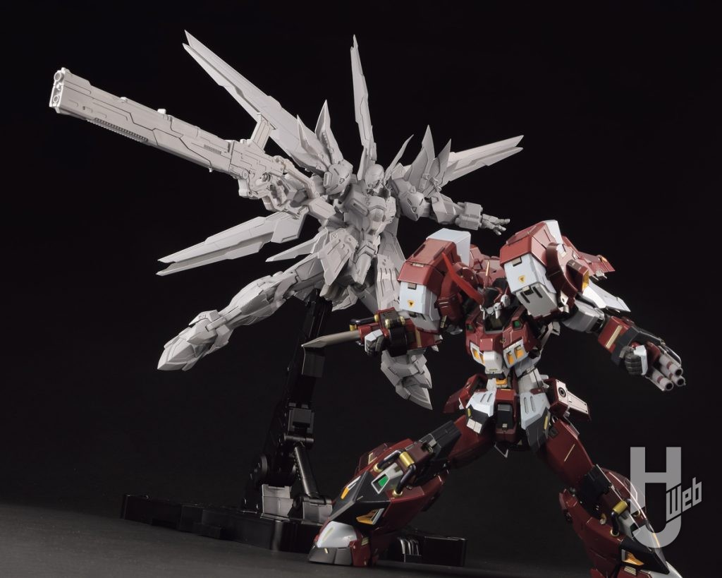 ヴァイスリッターとアルトアイゼンの可動フィギュアの画像