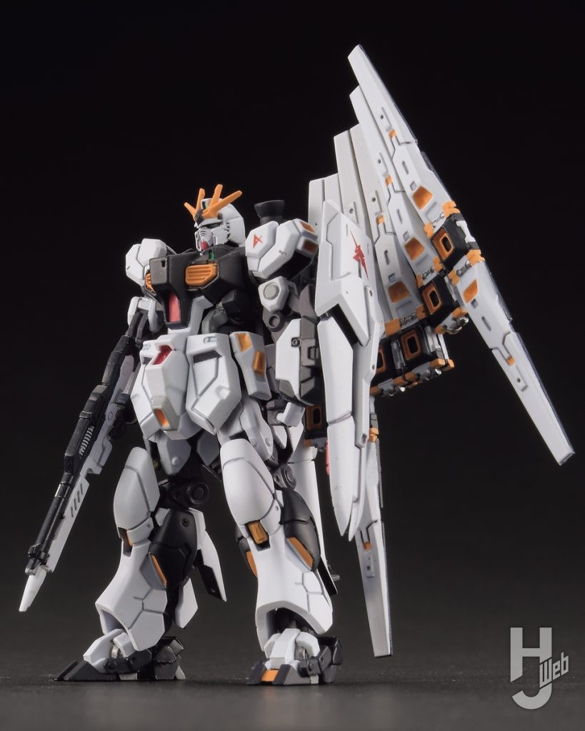 ガンダムアーティファクトνガンダムの塗装後の画像その2