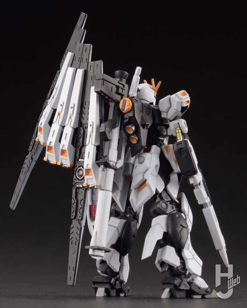 ガンダムアーティファクトνガンダムの塗装後の画像その3