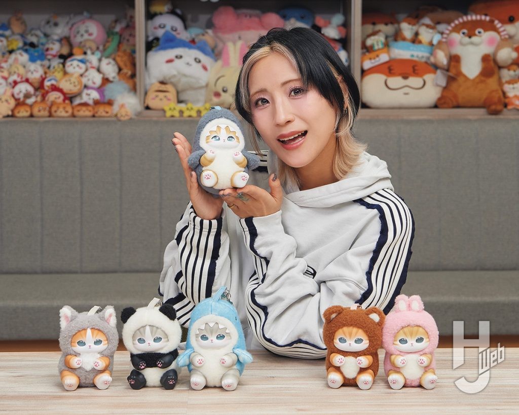 mofusandのぬいぐるみを持つつんこの画像