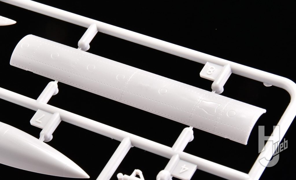 ファインモールド　F-4EJ改戦闘機 第302飛行隊 “オジロワシ”　胴体部分　ランナー