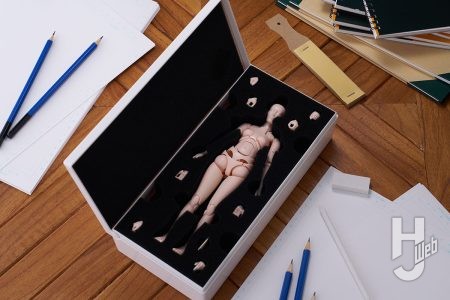 あなたの創造性を解き放つ 新世代デッサン人形「西村式デッサン人形 オリーブさん」が GRAY/FLESHの2色展開で予約案内開始！