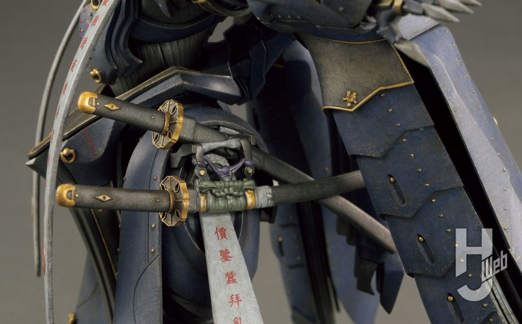 装備の太刀と脇差しは刀身の差し替えで抜納刀を再現