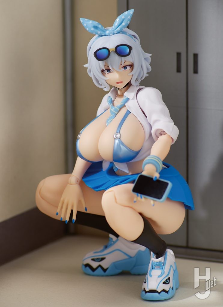 「GALHolic　深青（ミオ）」ヤンキー座り