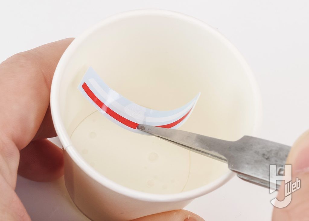 デカール　水につける画像