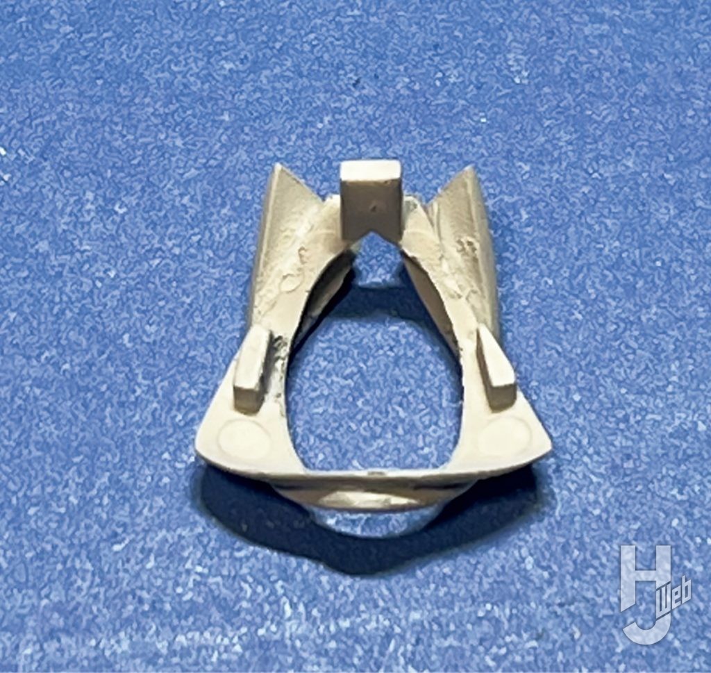 ファジー製作「デザイアメイデン グリードバニー」襟裏製作中