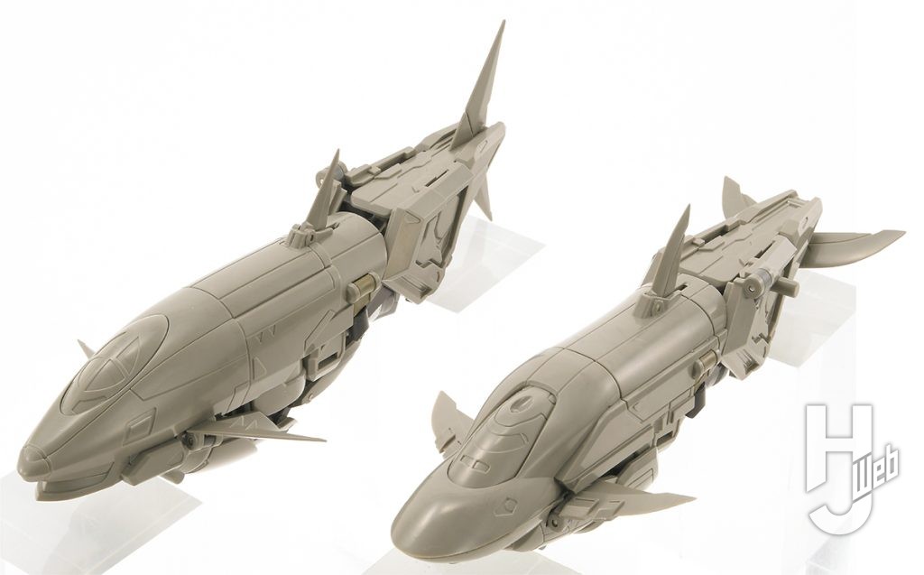 「AMAKUNI超機神 ジェネシックガオガイガー」ブロウクンガオー（左）　プロテクトガオー（右）