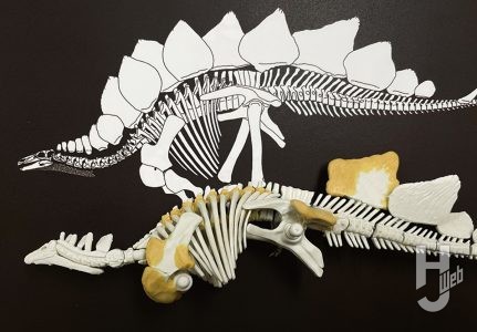 ウラベヒロト製作「ステゴサウルス」製作途中エポパテで各部を整形