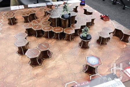 【試遊レポート】「GUNDAM ASSEMBLE（ガンダムアッセンブル）」試遊で感じた特徴をピックアップしてご紹介！「タイムライン」と行動による「コスト」の判断がカギとなる戦略ミニチュアゲーム【2026年10月発売】