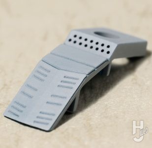 脇腹のシャッターパーツは段落ちモールドを追加