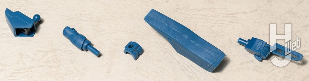 VF-0S フェニックス
製作過程5
腕部は前腕の合わせ目を丁寧に処理しつつ、エッジを立たせるように整面している